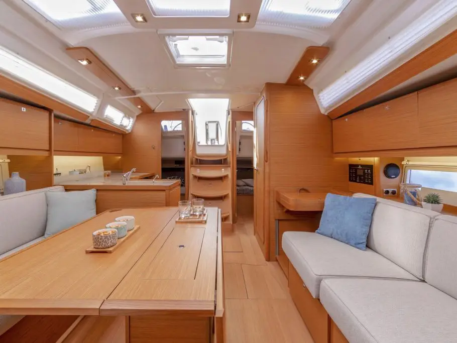 Swell, Interior image