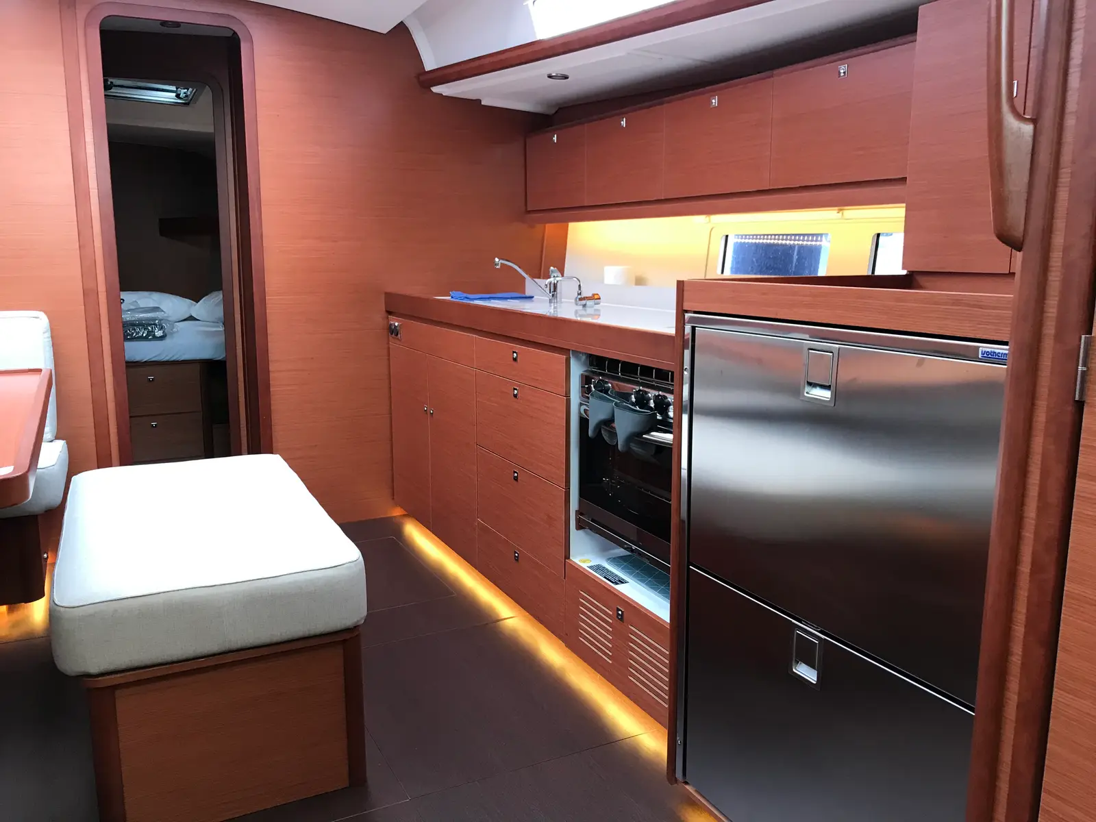 Elsa, Interior image