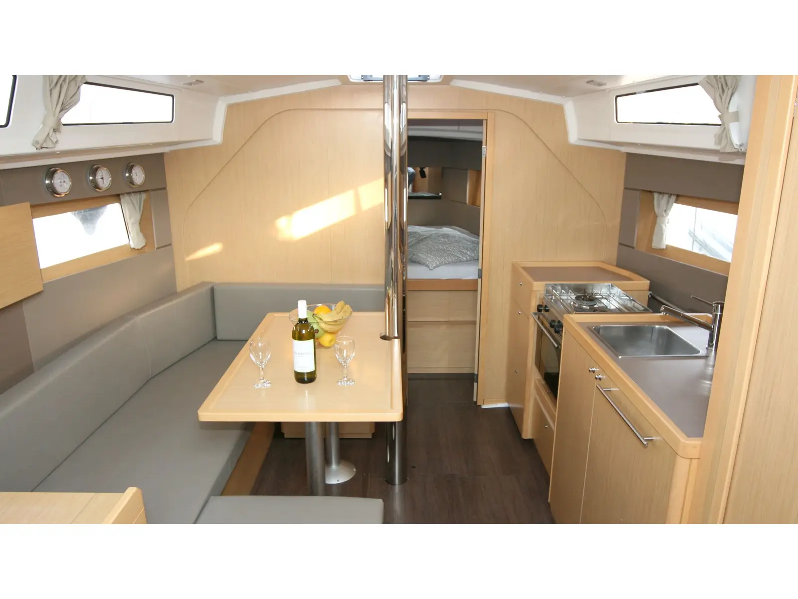 Olli, Interior image