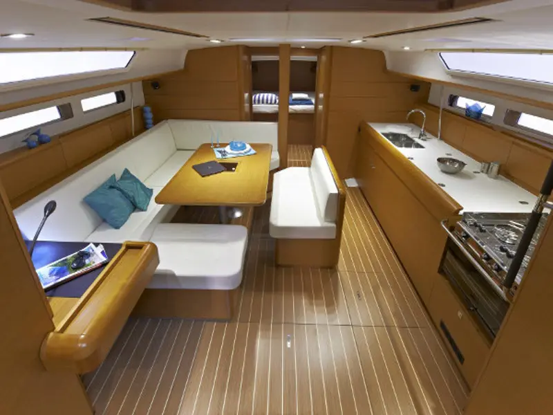 Odysseus, Interior image