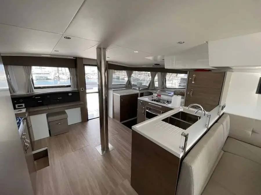 SEA PEARL, Interior image
