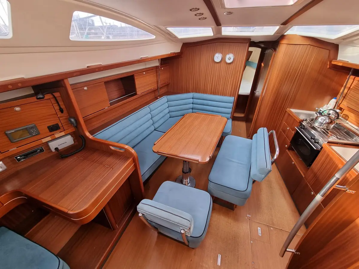 Madera, Interior image