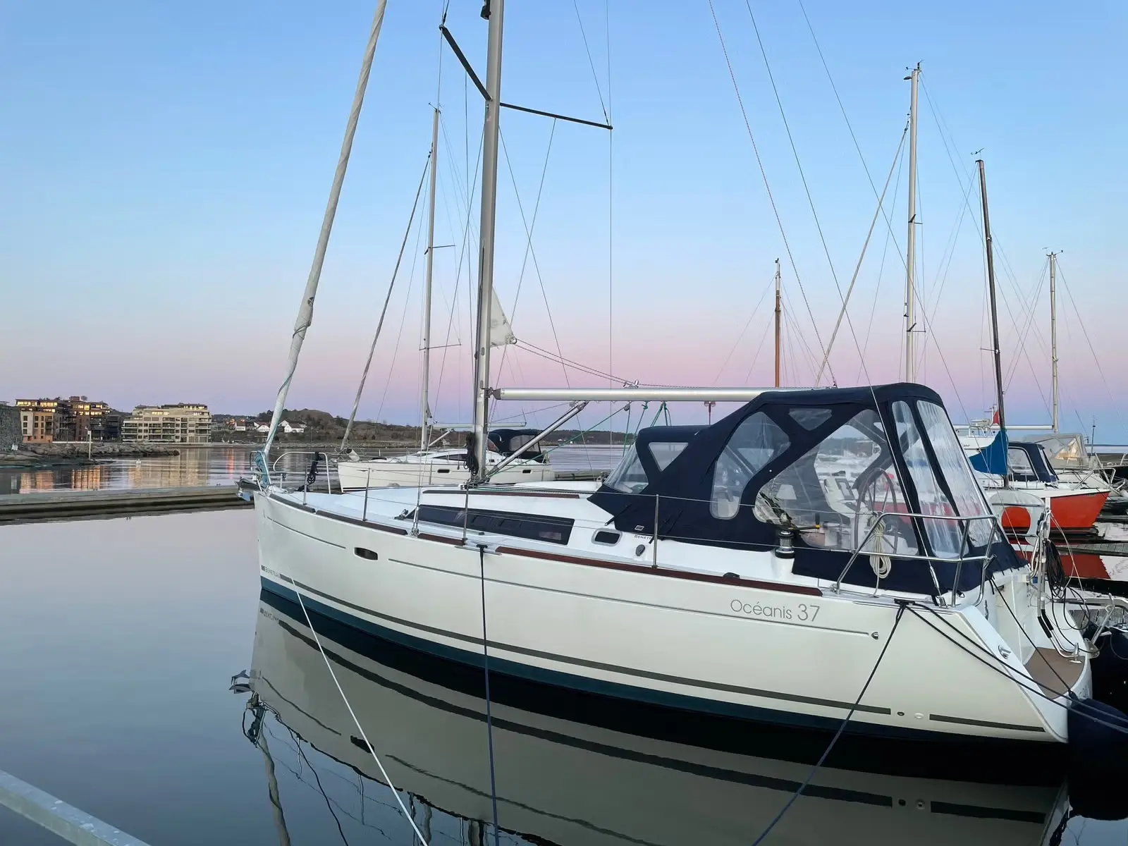 Mirage, Oceanis 37