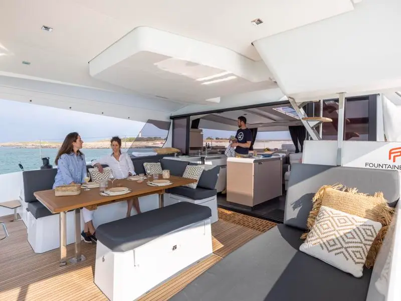 PACIFICO, Interior image