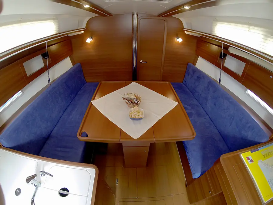 Lara, Dufour 335 GL saloon table