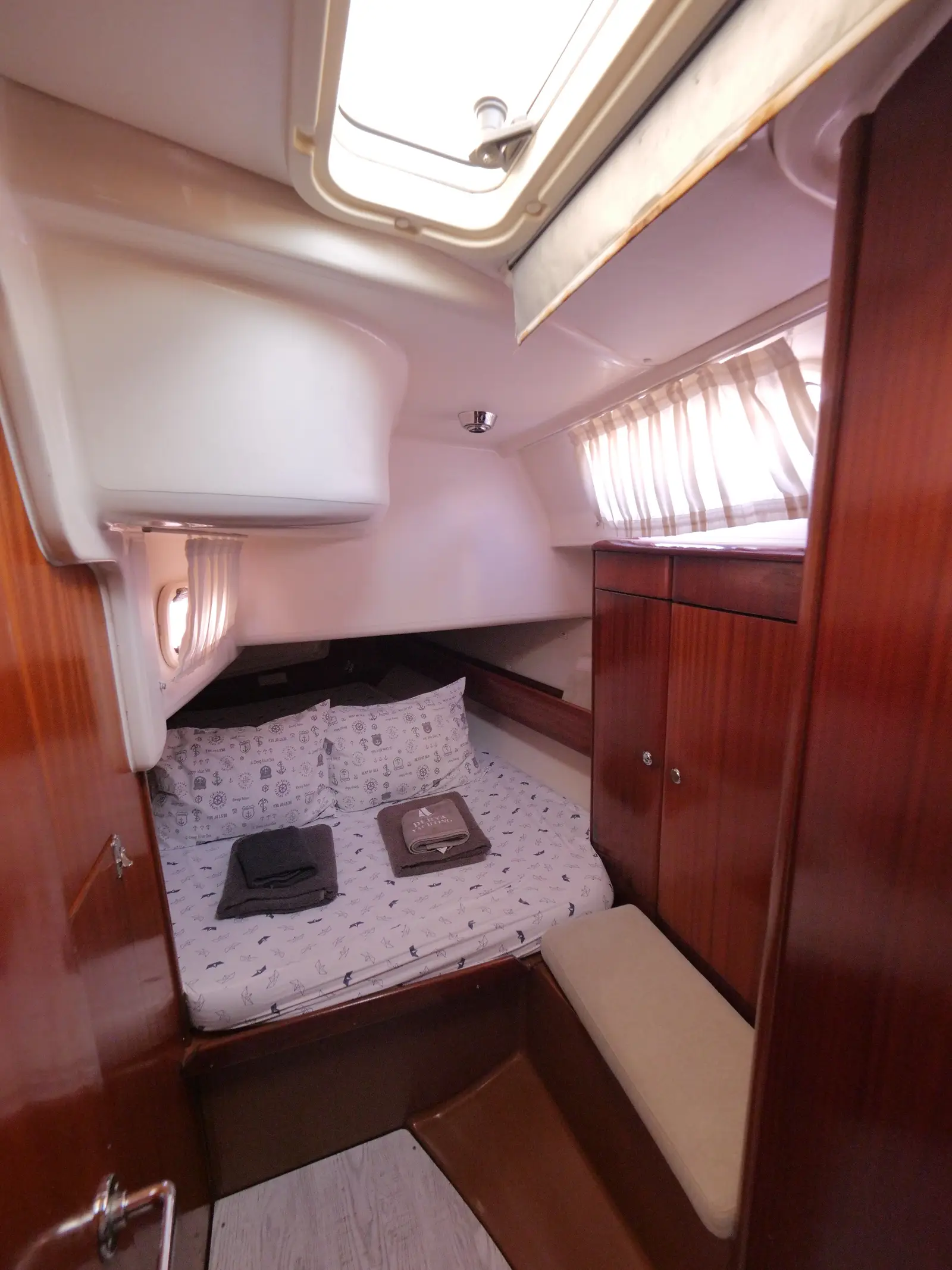 Velero, photograph 5