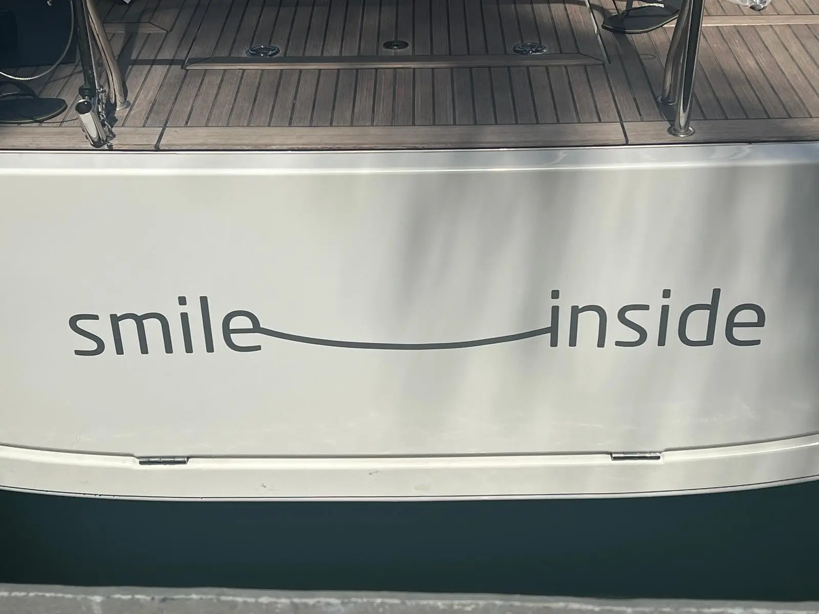 Smile Inside, photograph 7