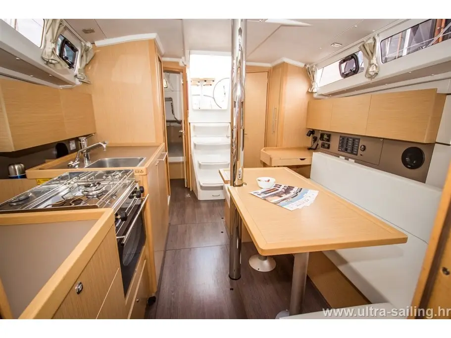 GASTON, Interior image