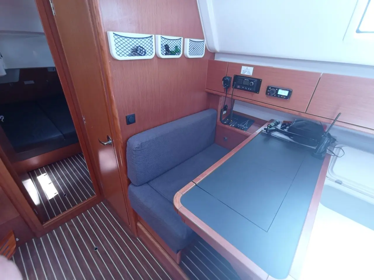 Alissa, Interior image