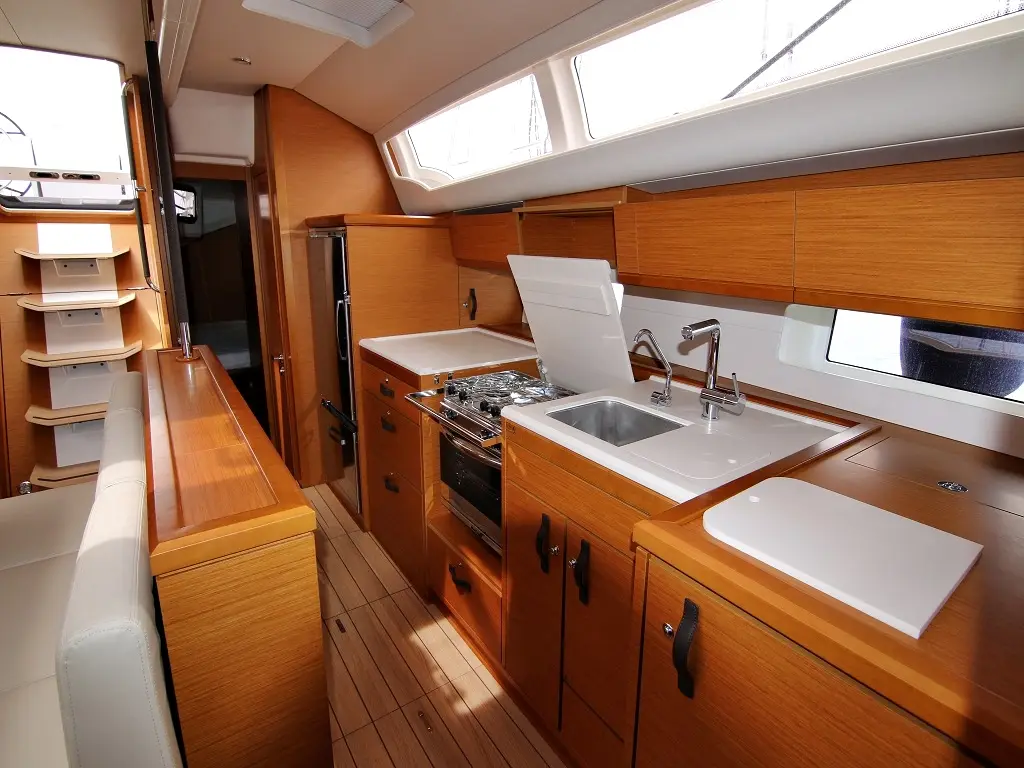 MYSTIC DREAMS, Interior image