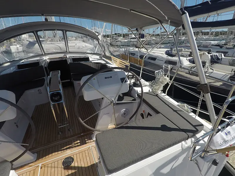 Podatok Too, Hanse 458