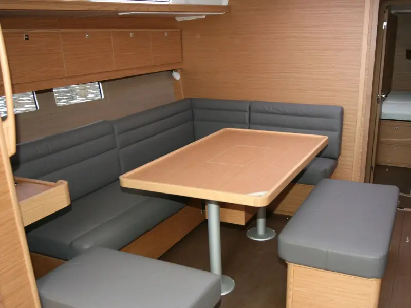 Harvey, Interior image