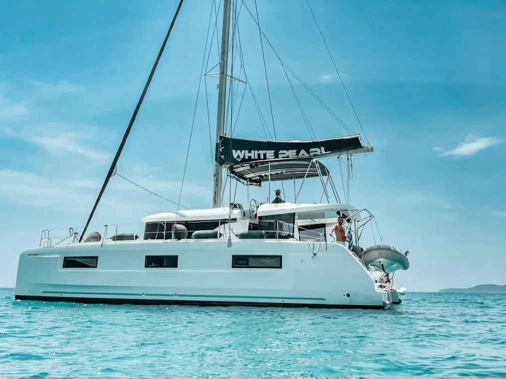 WHITE PEARL, Main image