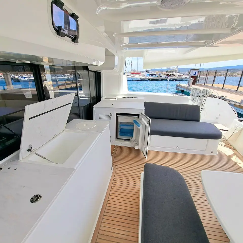 Silver Elli, Lounge