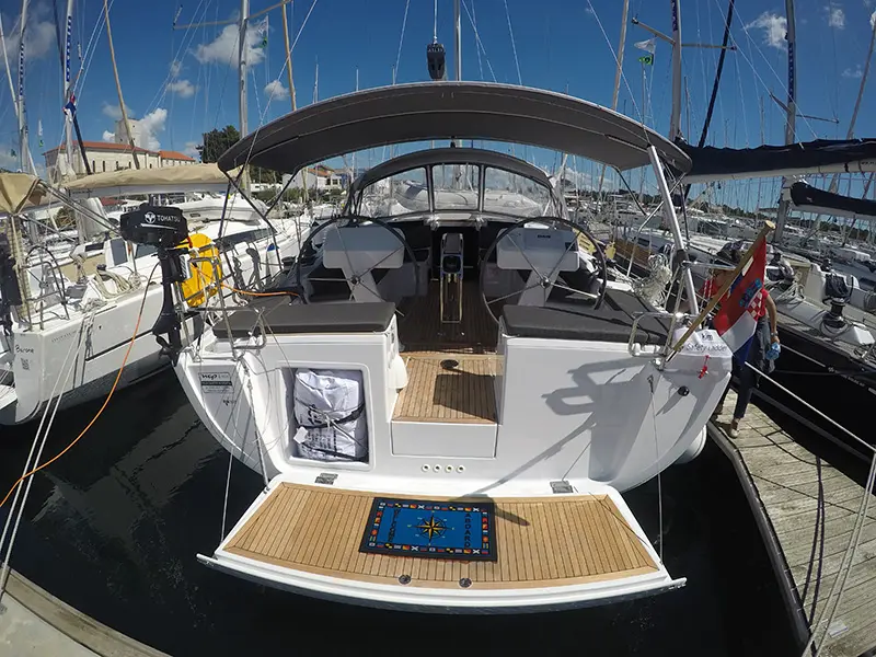 Podatok Too, Hanse 458