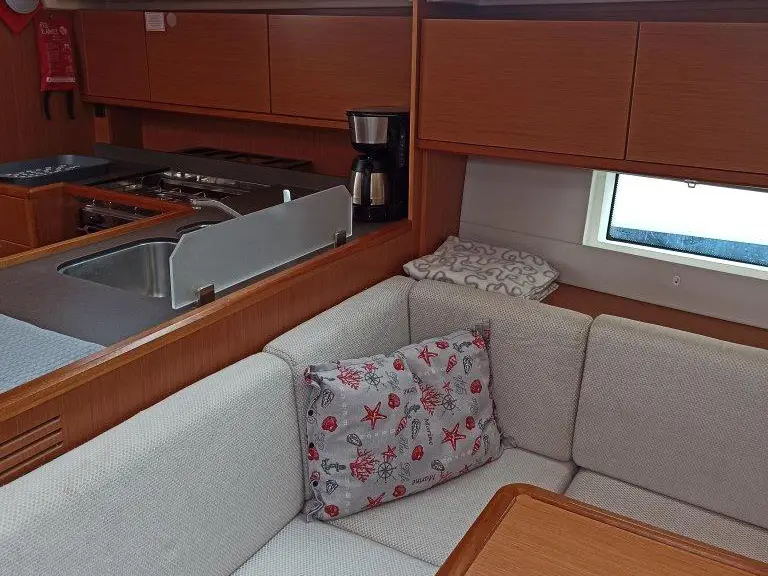 Nutmeg, Interior image