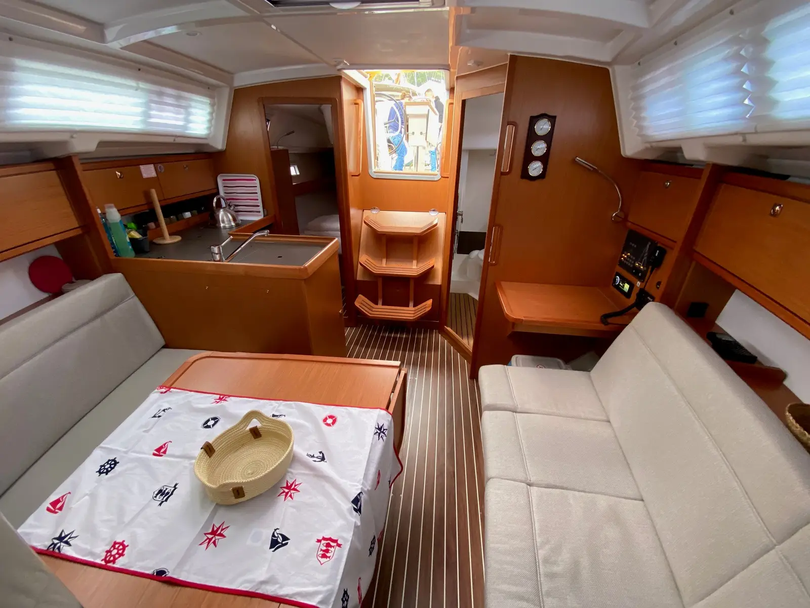 Luna 2, Interior image