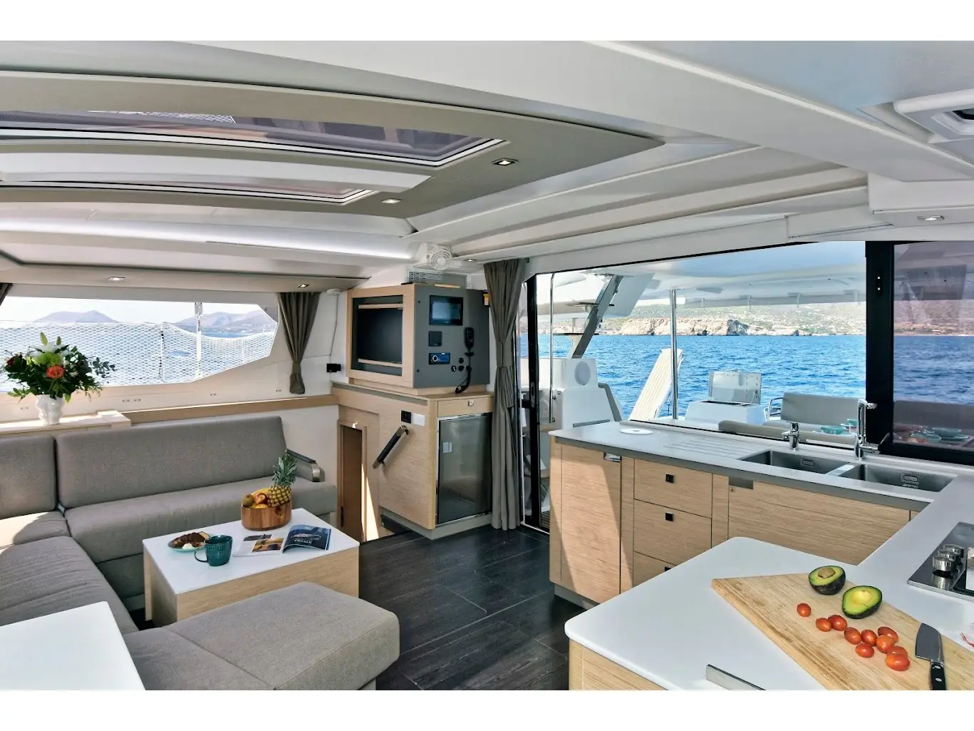 Helidoni - Skippered, Interior image