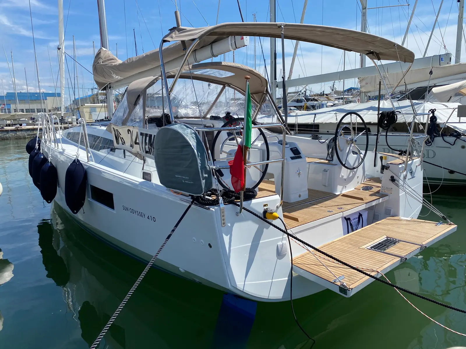 Bella, Sun Odyssey 410