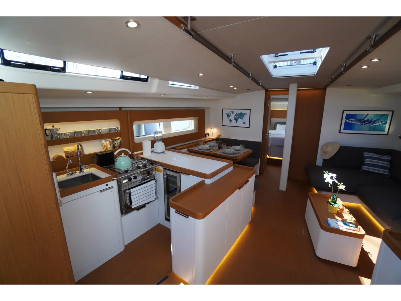 ZENITH, Interior image