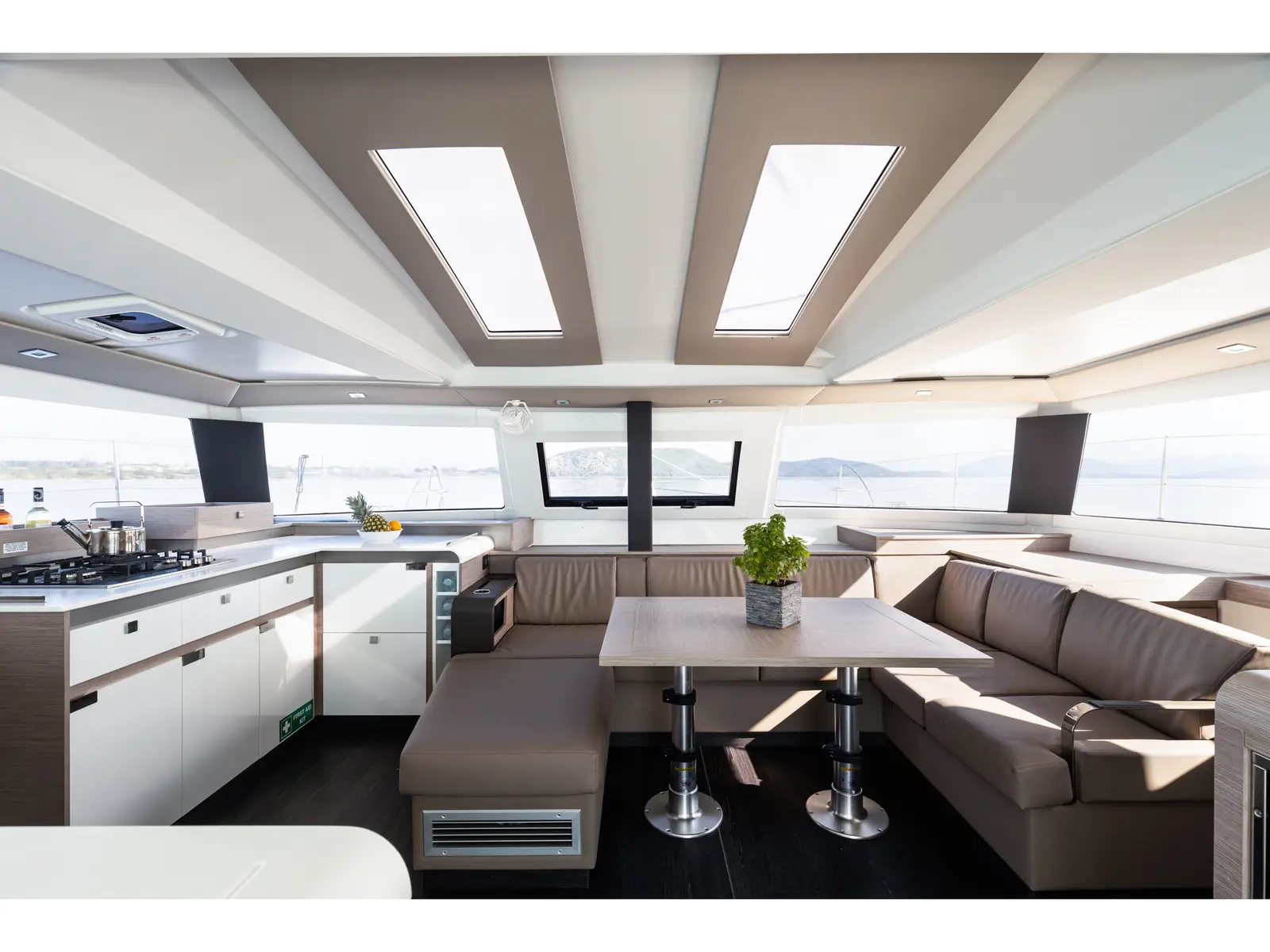 Vienna Pearl, Interior image