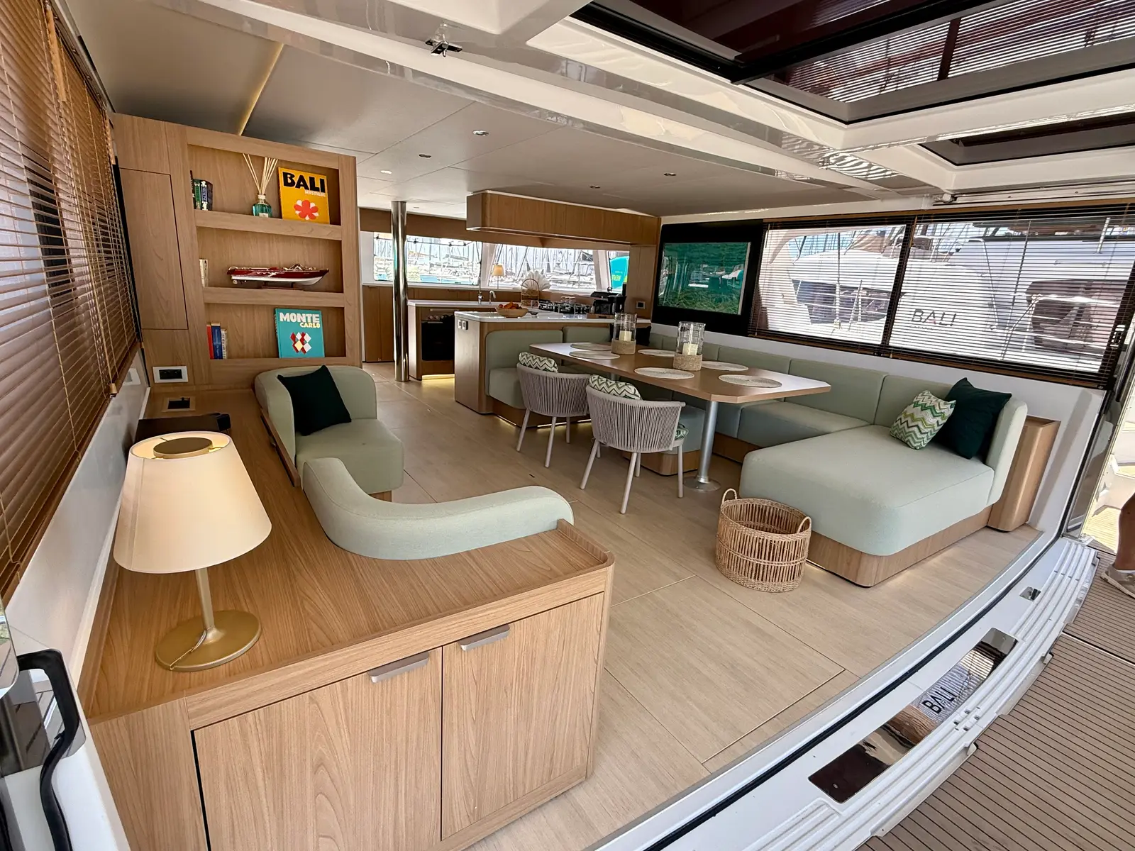 Romar V, photograph 18