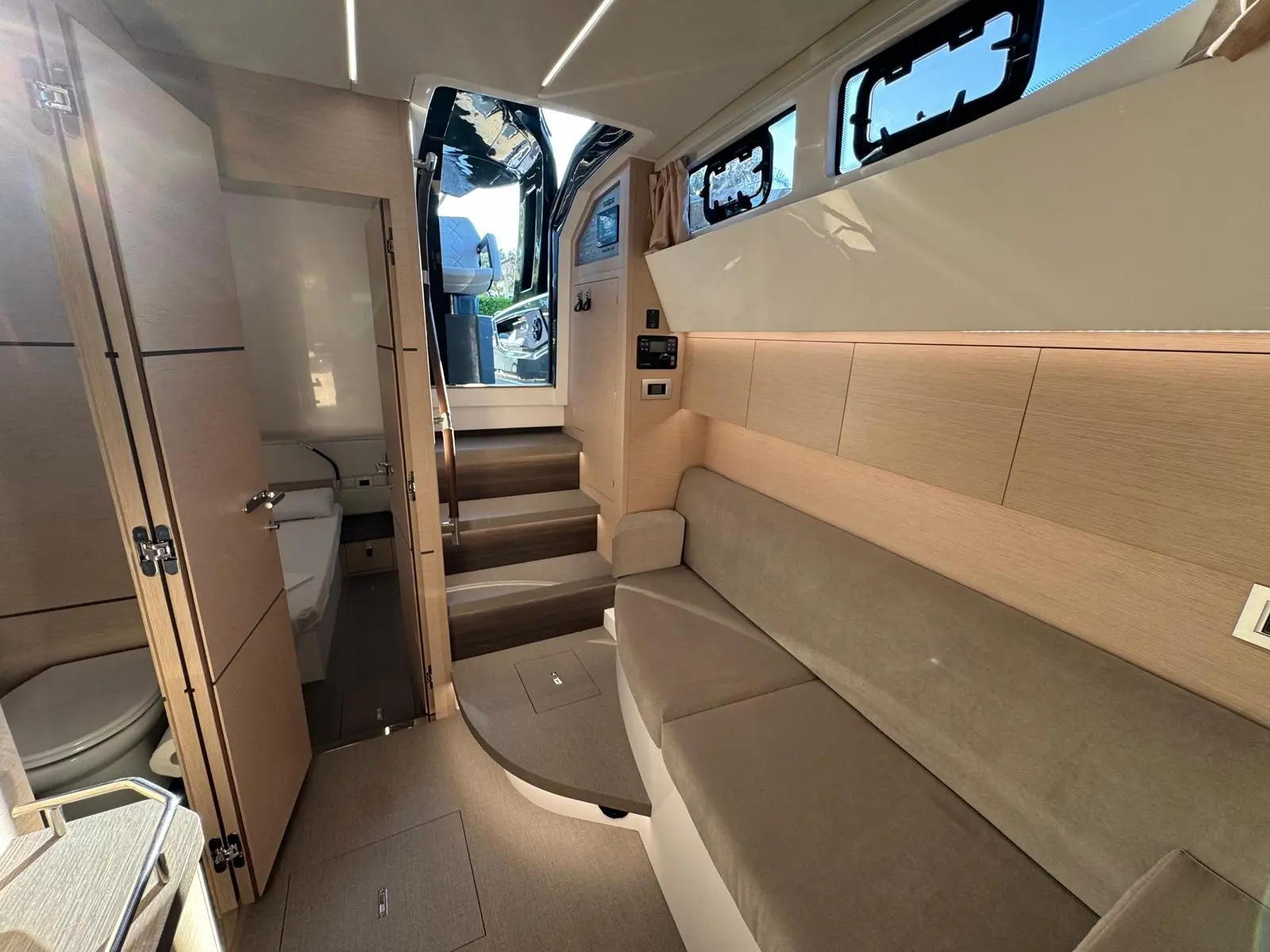 Nautilus 01, Interior image