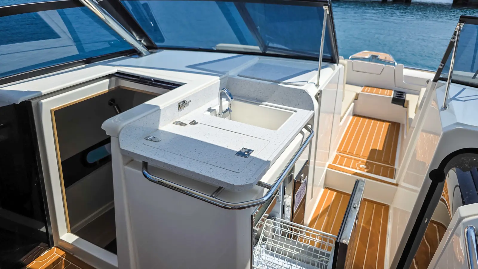 Aquila 32, photograph 2