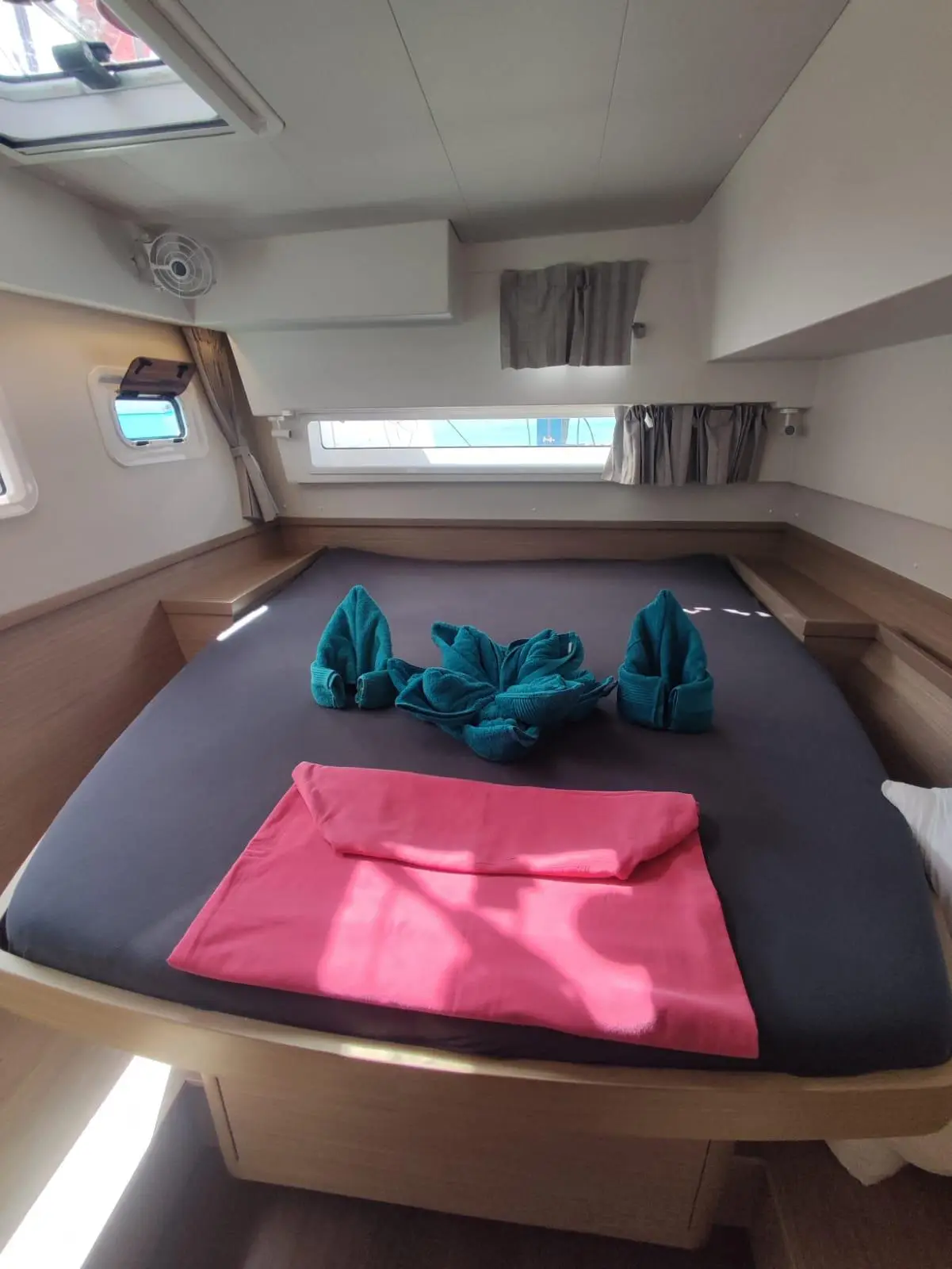 Victoria, Cabin