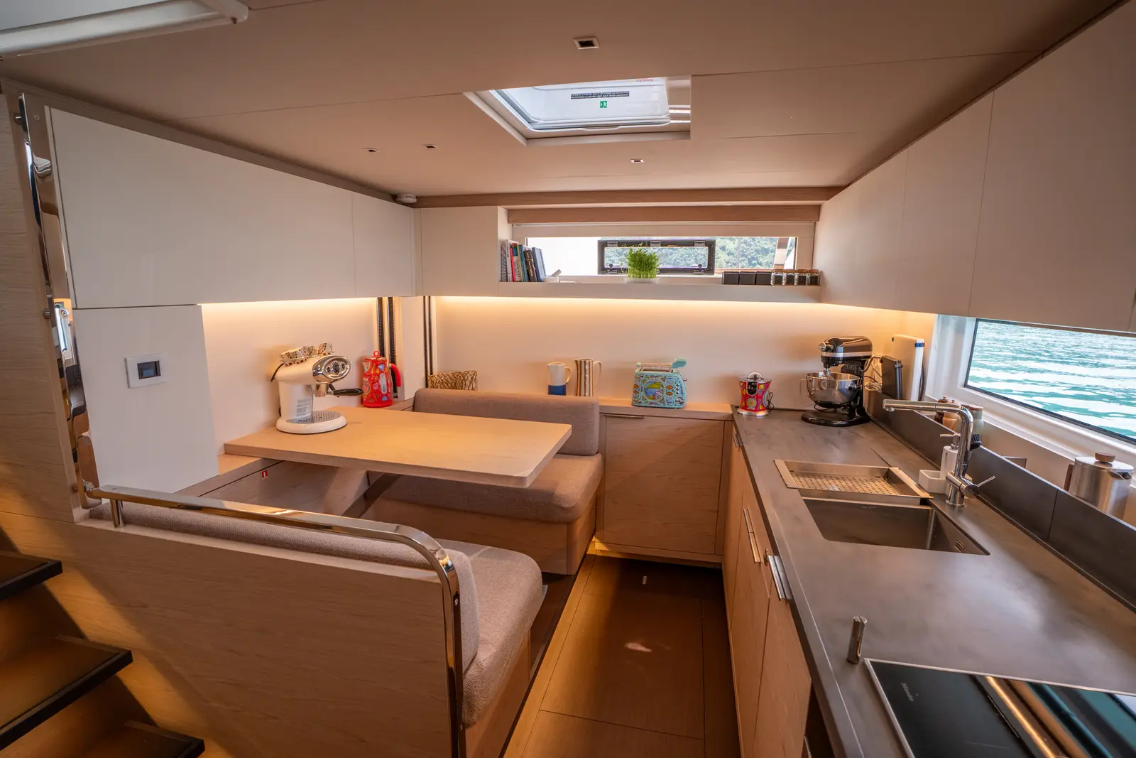 SAILUXE - Gloria, Kitchen