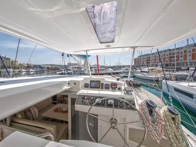 Sunsail 404 Classic, photograph 4