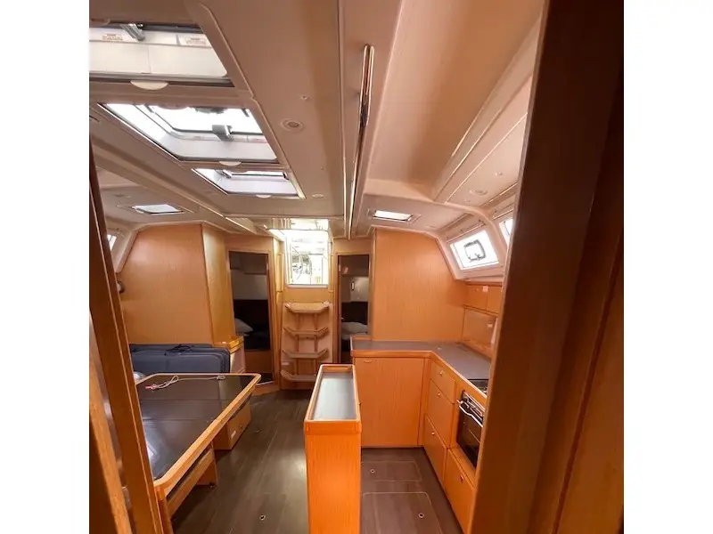 Rozerina, Interior image
