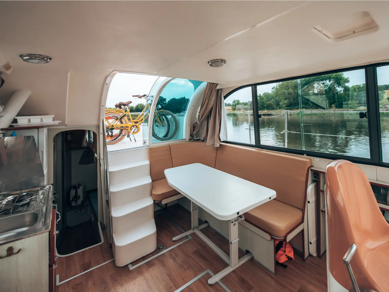 Allegro 1, Interior image
