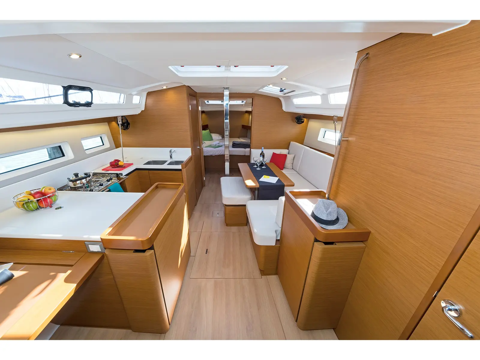 Dory, Interior image