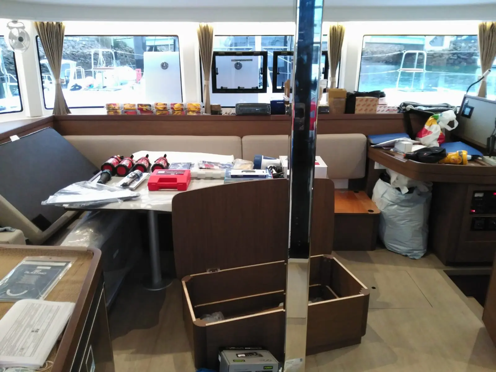 Premium, Interior image