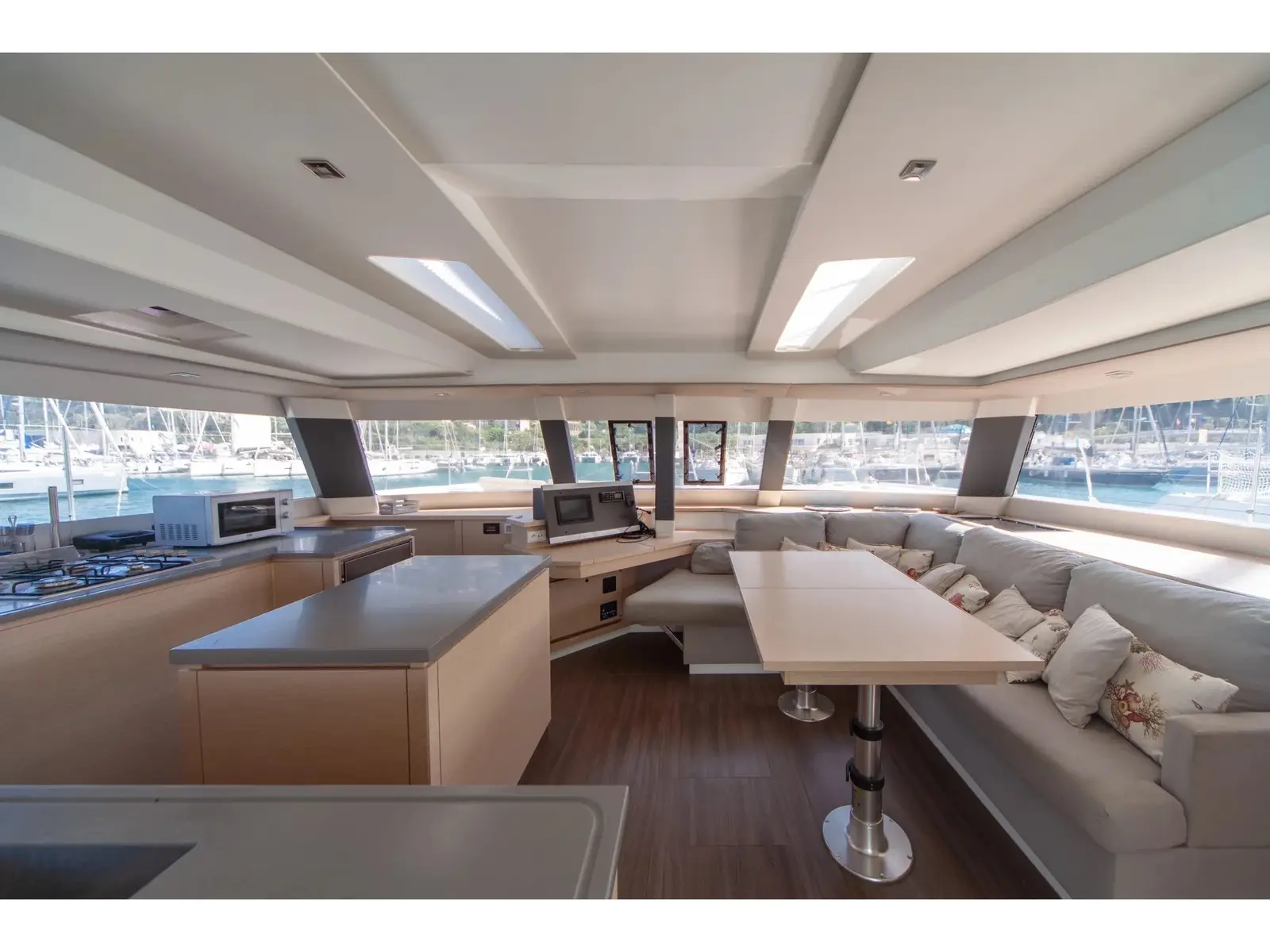 Alvin, Interior image