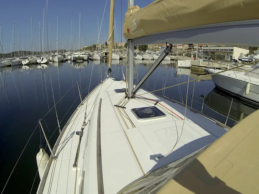 Lara, Dufour 335 GL deck