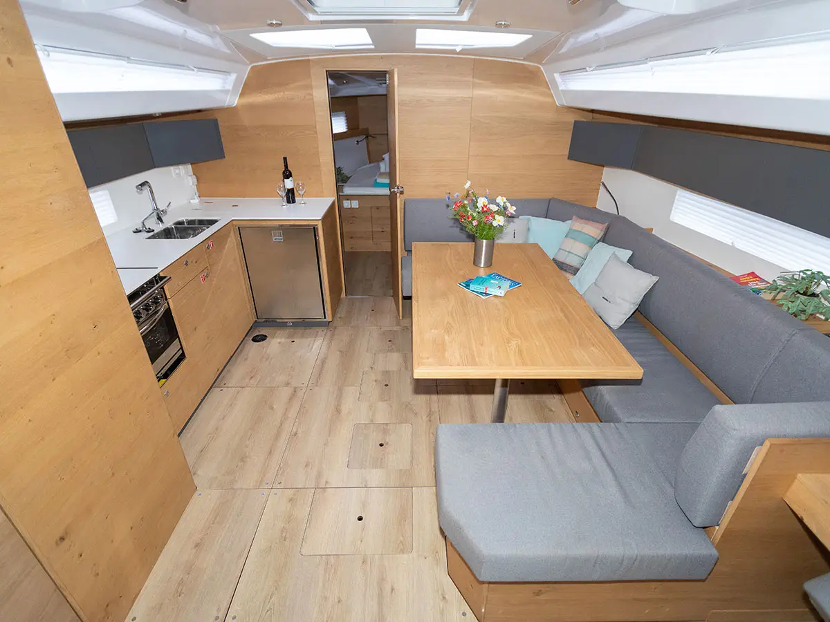 OLLIE new 2024 (air condition, cross-cut dacron sails), Interior image