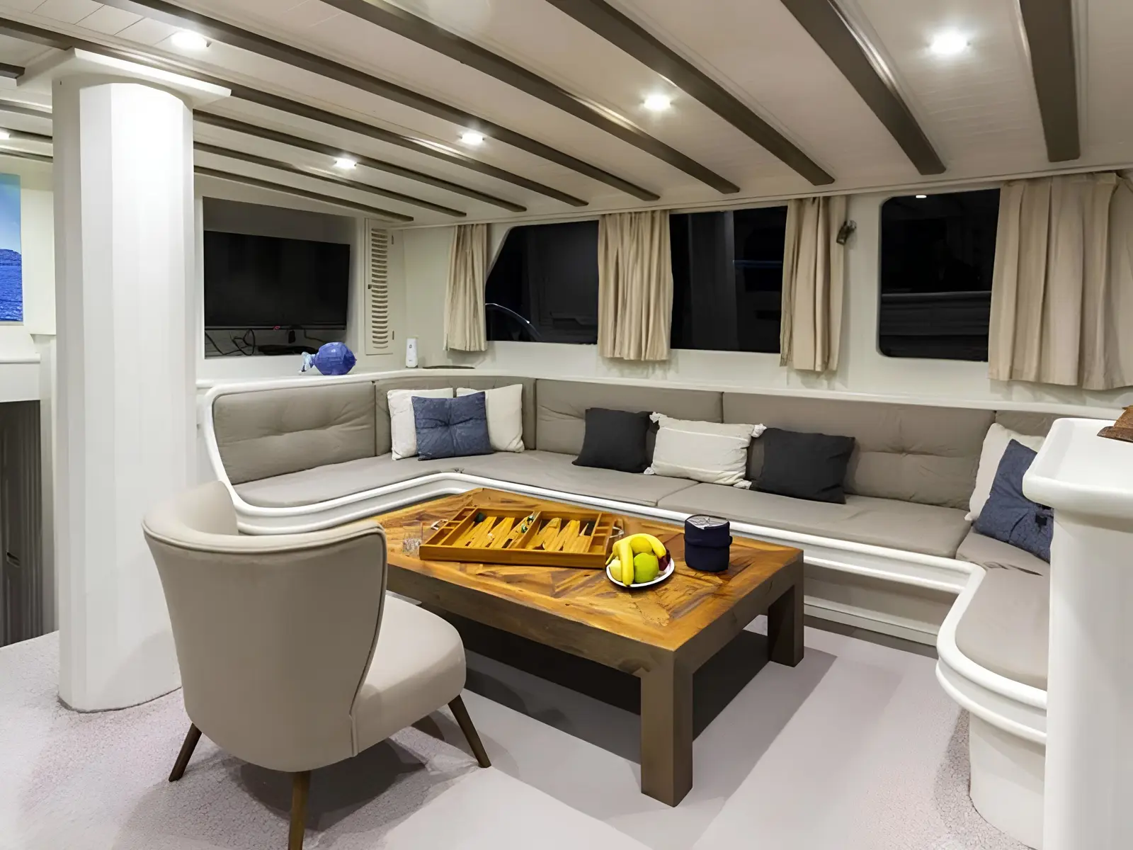 The Blue Sea, Interior image