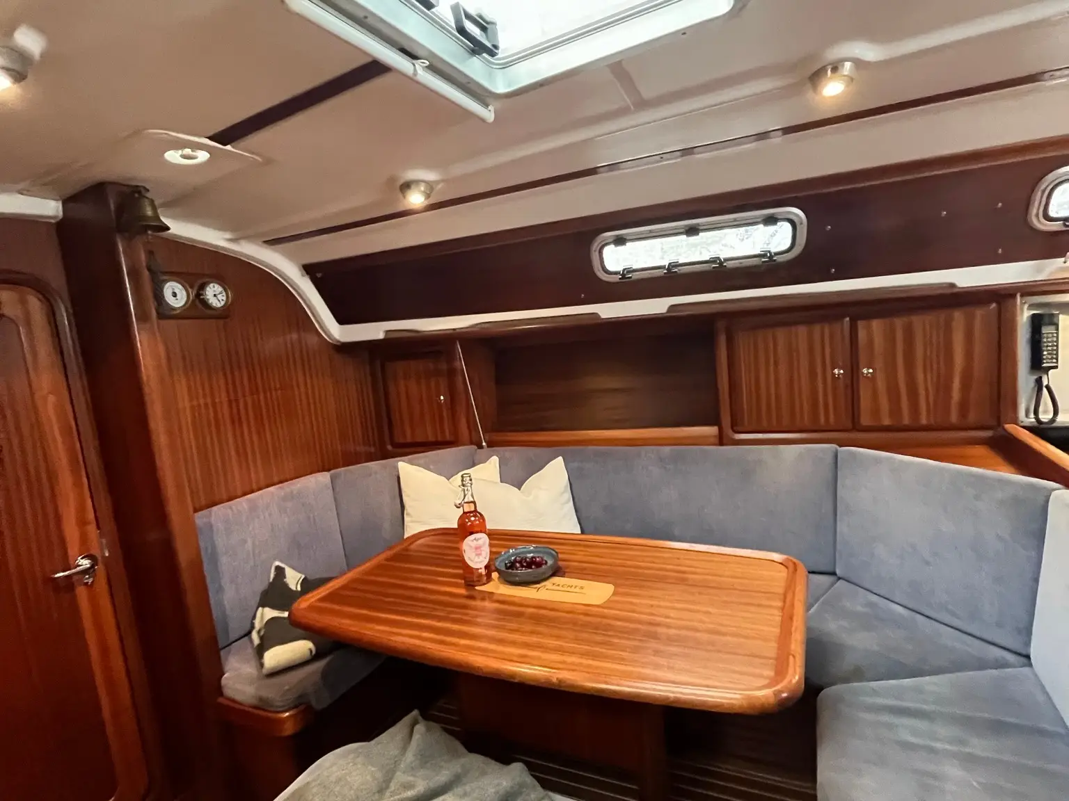 Alto Mare, Interior image
