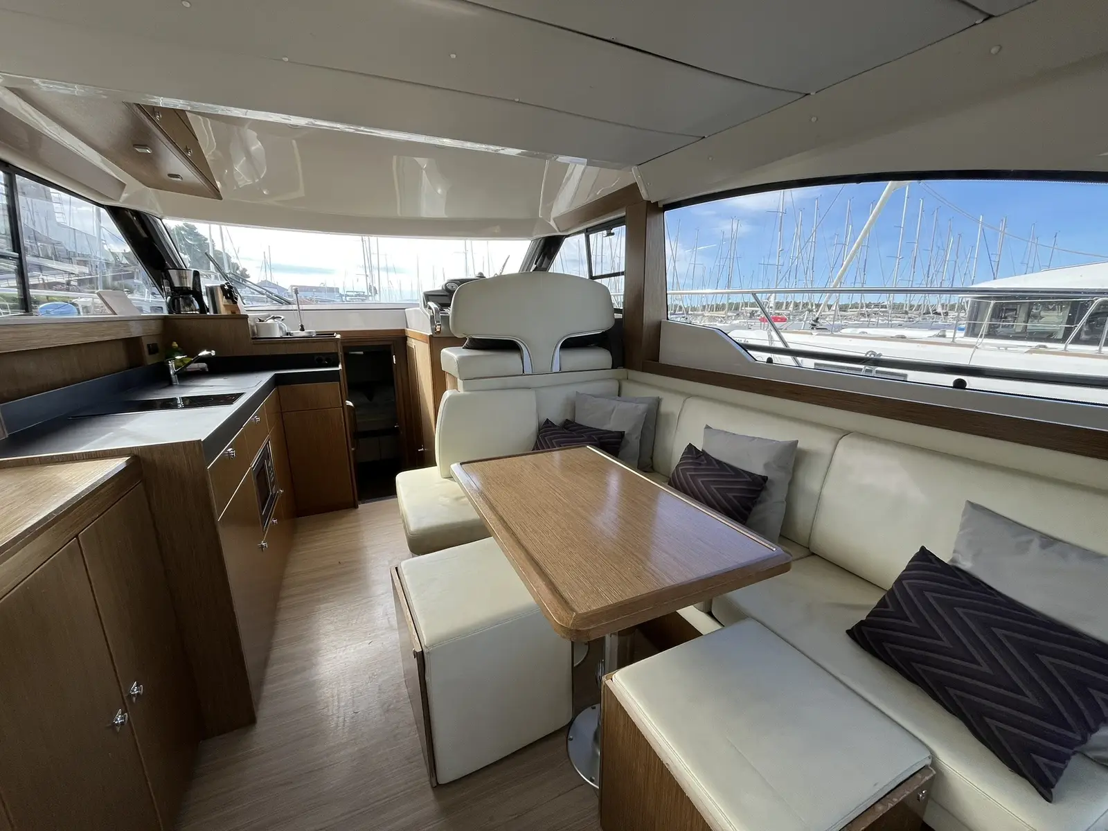 CAPTAIN BLUE, Interior image