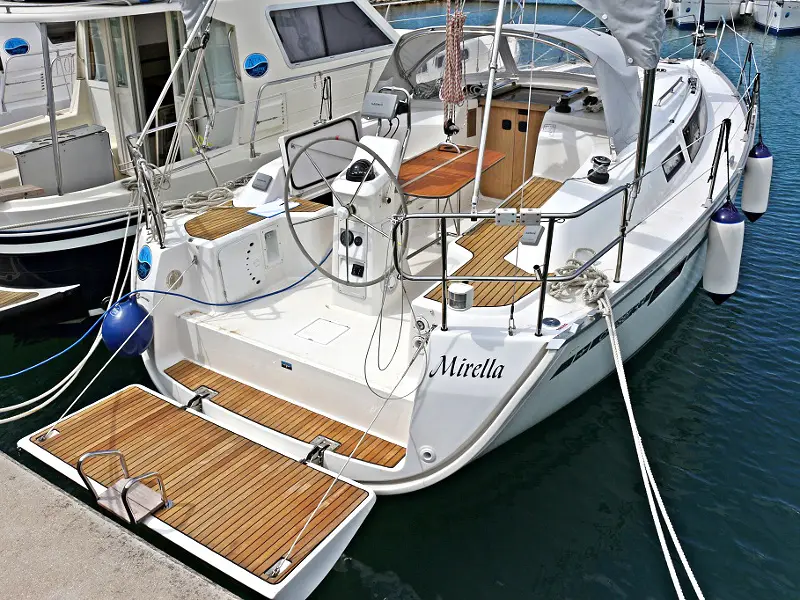 MIRELLA, Exterior images