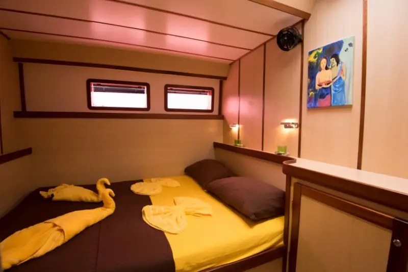 Cabin G11, Cabin 2