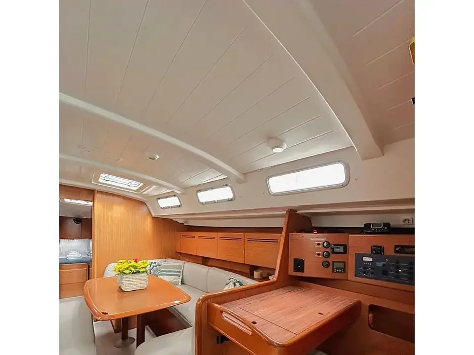 Cyclades 50.5 08, Interior image
