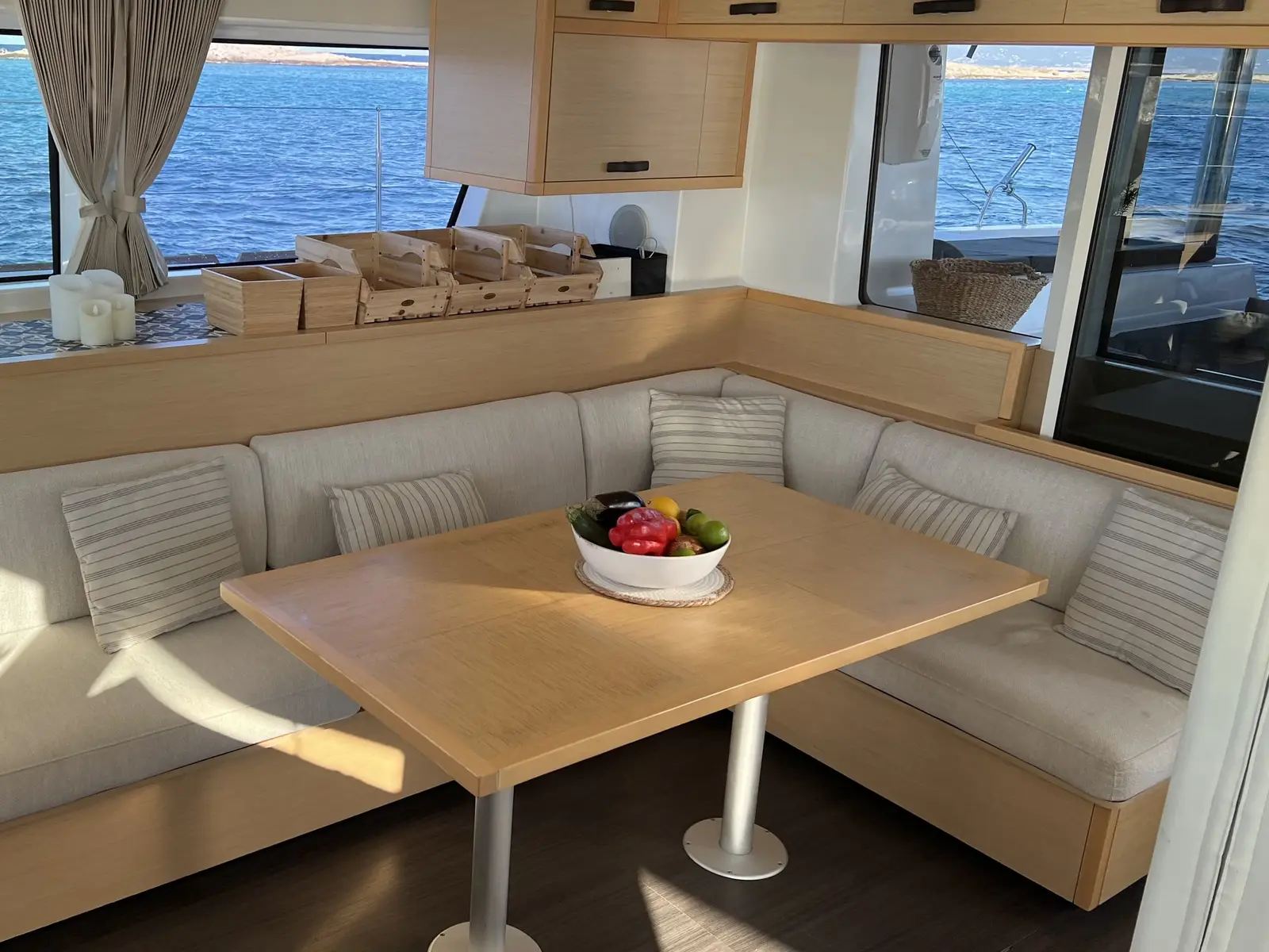 GOA 10, Interior image