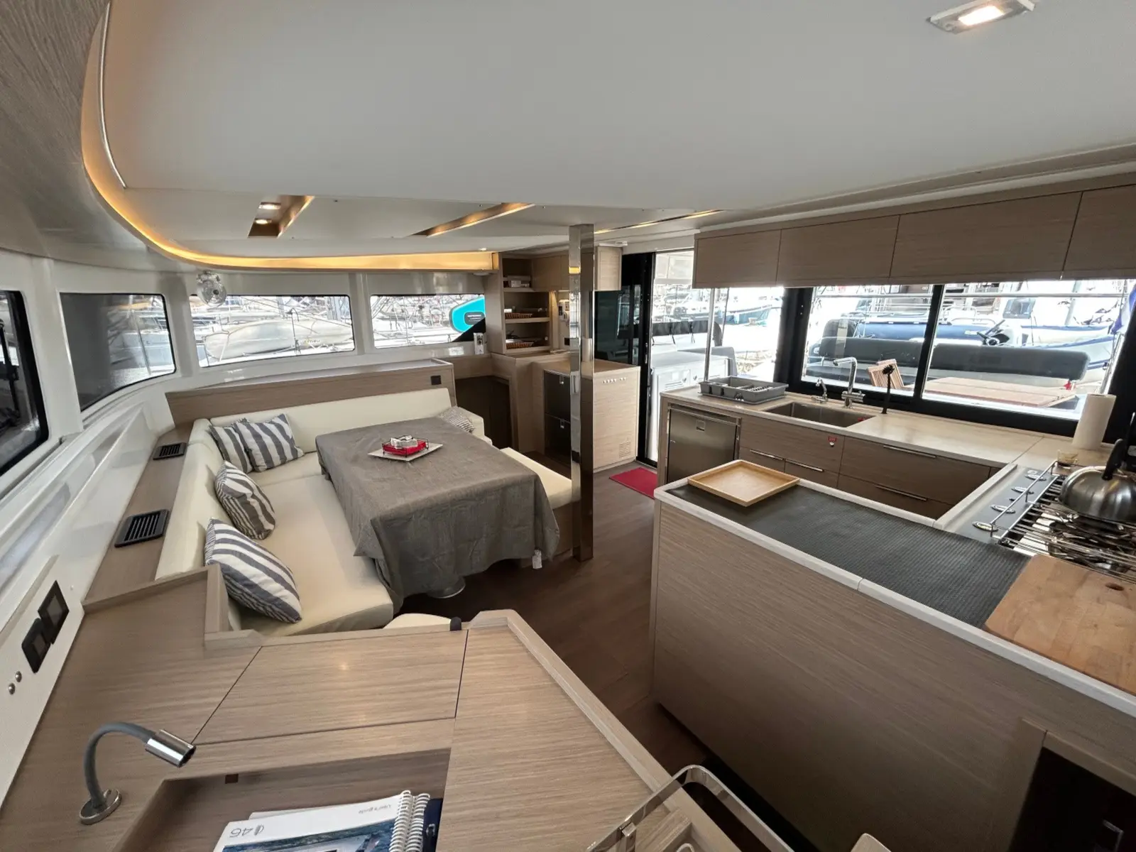 ASTRAEUS, Interior image