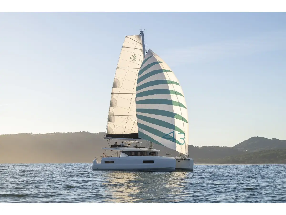 Solara, Lagoon 43