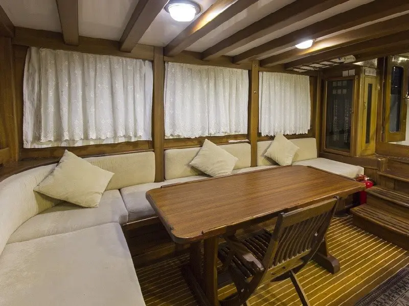 Cemre Junior, Interior image