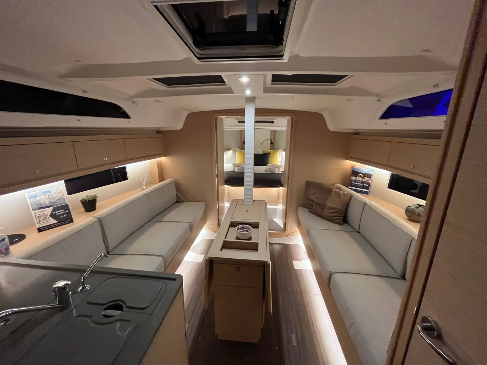 Alma, Interior image