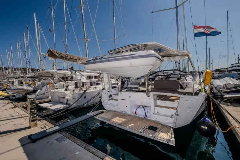 Nada, Dufour 48
